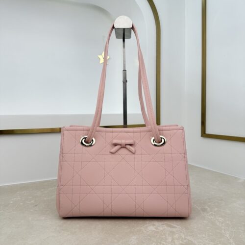 sy_no_4D1BAD4C5A3D4C64C55689A3E2AA188B_0 Soft Pink Bow Tote Bag – Italian Leather