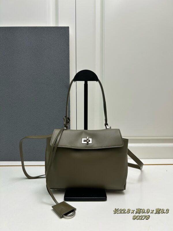 sy_no_4D43CFAEE2DB4AF291825BB3C3B5815F_0 Balenciaga Rodeo Bag