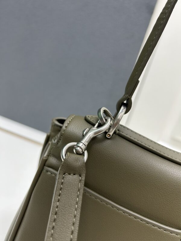 sy_no_4D43CFAEE2DB4AF291825BB3C3B5815F_5 Balenciaga Rodeo Bag