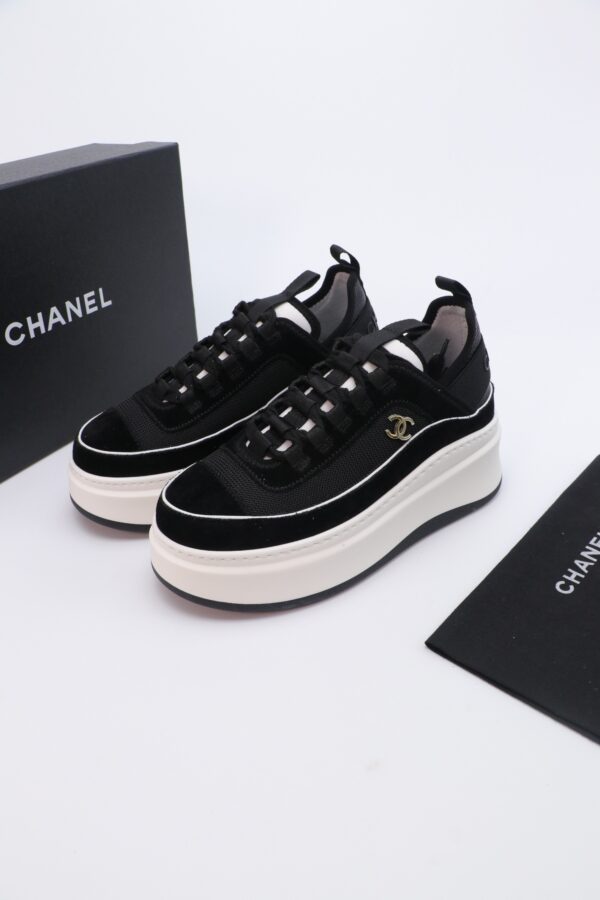 sy_no_4E6246491B256985DDC10C1ECA25172E_0 Black & White Suede Mesh Platform Sneakers