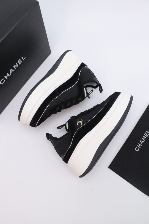 sy_no_4E6246491B256985DDC10C1ECA25172E_8 Black & White Suede Mesh Platform Sneakers