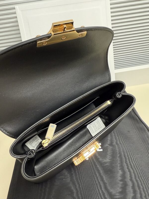 sy_no_4FED9B1754443748D05C3EE9167385D5_7 CELINE Triomphe Kelly Handbag