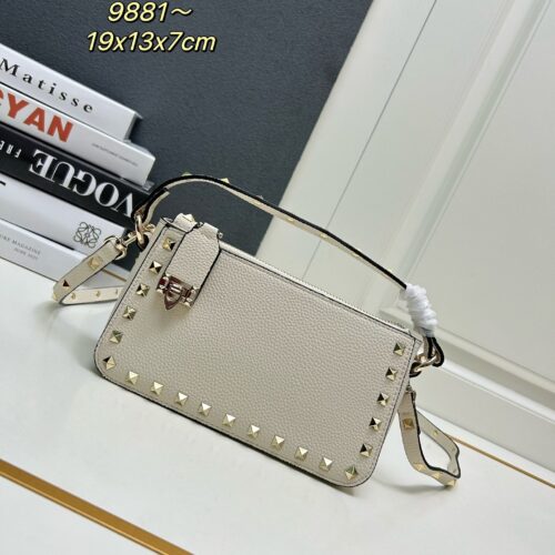 sy_no_4FF1225B6E04C7A86EA0CF1EB734D325_0 Valentino Garavani Rockstud Small Leather Crossbody Bag – White