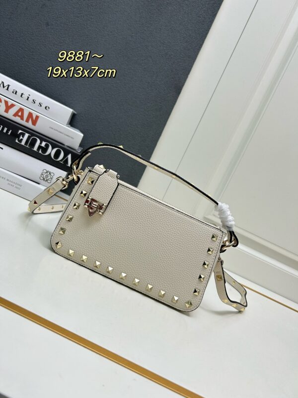 sy_no_4FF1225B6E04C7A86EA0CF1EB734D325_0 Valentino Garavani Rockstud Small Leather Crossbody Bag – White