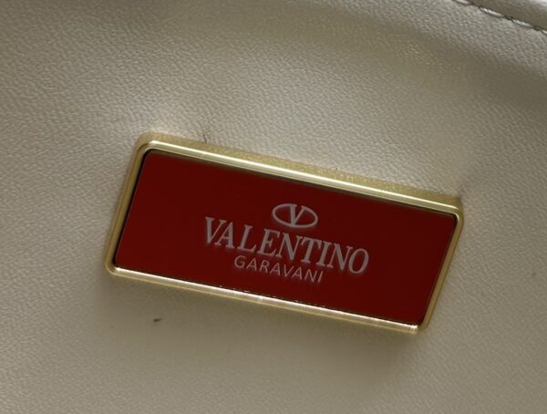sy_no_4FF1225B6E04C7A86EA0CF1EB734D325_8 Valentino Garavani Rockstud Small Leather Crossbody Bag – White