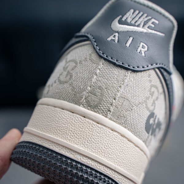 sy_no_51251216267667E8E67AC3DFF06B8588_7 Nike Air Force 1 Low x Gucci Custom – Grey / White