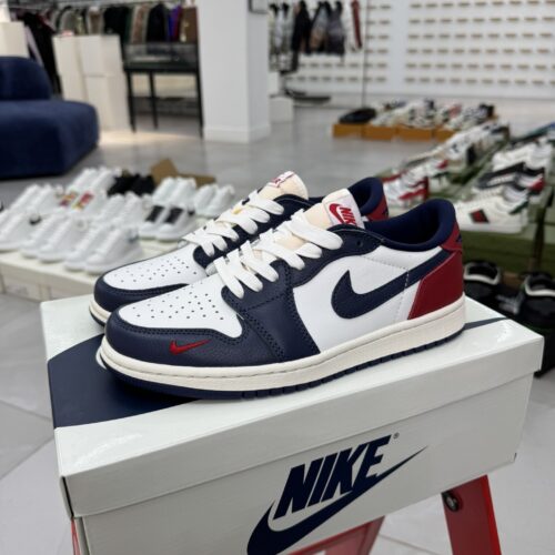 USA / Olympic-Inspired Low-Top Retro Sneakers