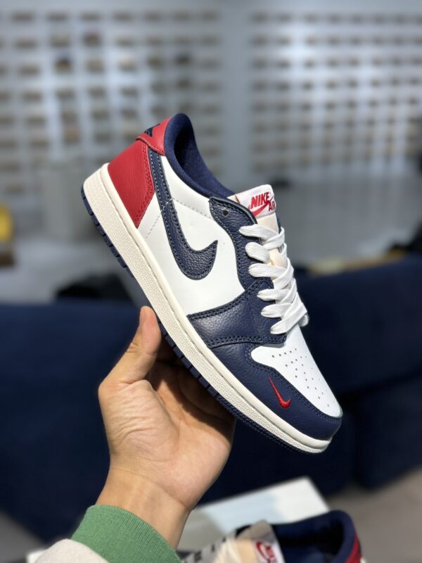 sy_no_5385B25937D9B49E995FADF50863B9C1_1 USA / Olympic-Inspired Low-Top Retro Sneakers