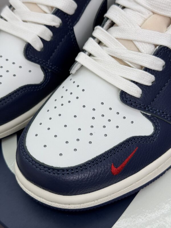 sy_no_5385B25937D9B49E995FADF50863B9C1_6 USA / Olympic-Inspired Low-Top Retro Sneakers