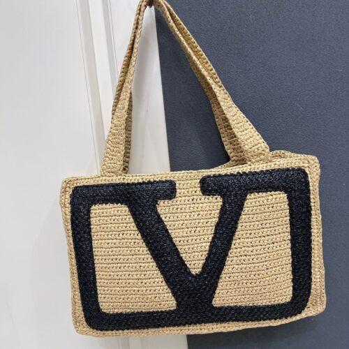 sy_no_54D2206917EA156046B7ADB406749DAF_0 Valentino Garavani VIVA Superstar Medium Raffia Tote
