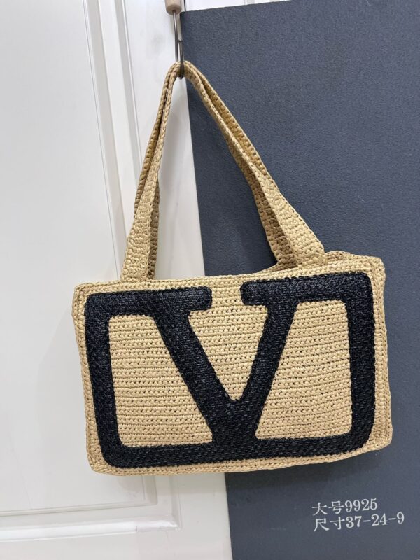 sy_no_54D2206917EA156046B7ADB406749DAF_0 Valentino Garavani VIVA Superstar Medium Raffia Tote