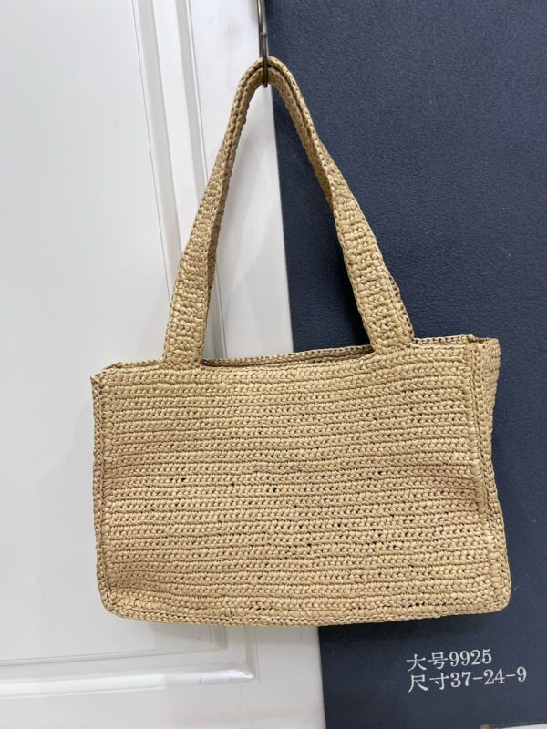 sy_no_54D2206917EA156046B7ADB406749DAF_1 Valentino Garavani VIVA Superstar Medium Raffia Tote