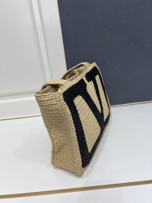 sy_no_54D2206917EA156046B7ADB406749DAF_4 Valentino Garavani VIVA Superstar Medium Raffia Tote