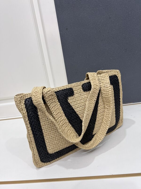 sy_no_54D2206917EA156046B7ADB406749DAF_5 Valentino Garavani VIVA Superstar Medium Raffia Tote