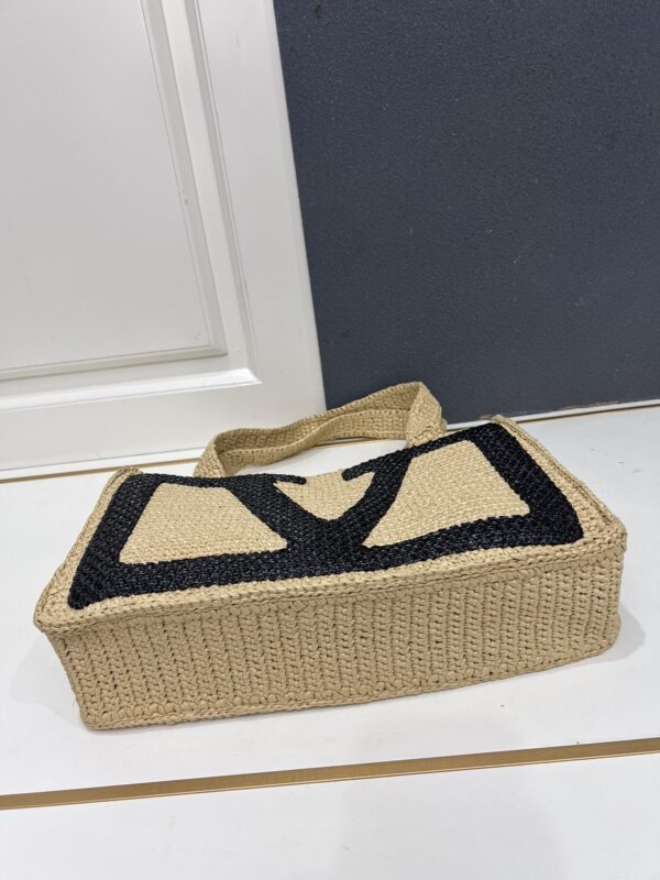sy_no_54D2206917EA156046B7ADB406749DAF_6 Valentino Garavani VIVA Superstar Medium Raffia Tote