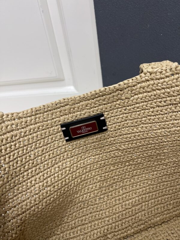 sy_no_54D2206917EA156046B7ADB406749DAF_8 Valentino Garavani VIVA Superstar Medium Raffia Tote