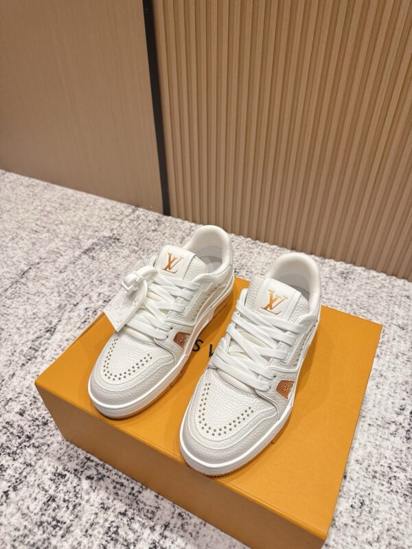 sy_no_55F79A97957691A36C1D4C5F770A2C19_0 Louis Vuitton LV Trainer White Grained Leather Stud Sneakers