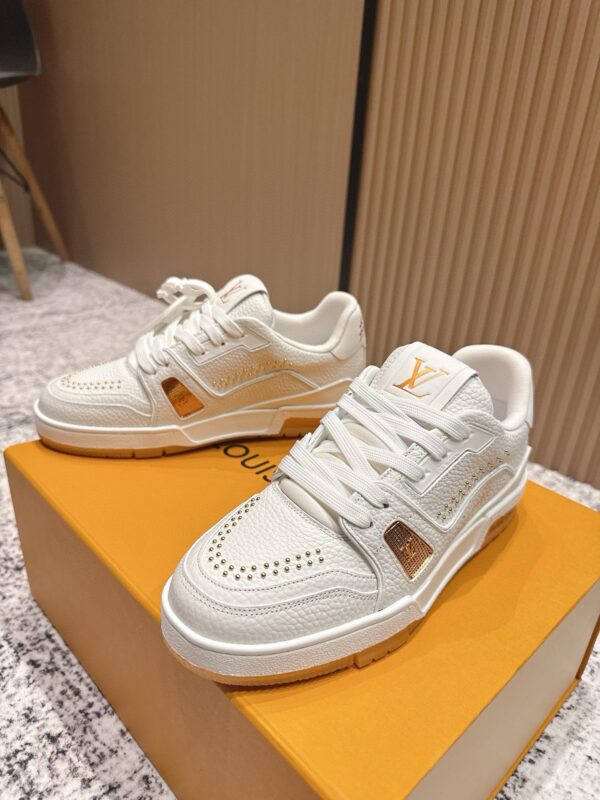 sy_no_55F79A97957691A36C1D4C5F770A2C19_2 Louis Vuitton LV Trainer White Grained Leather Stud Sneakers