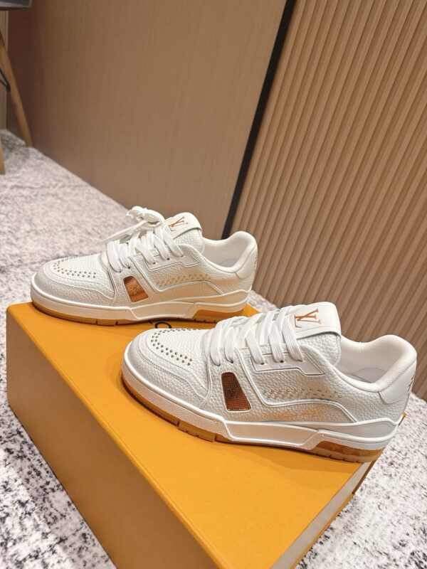 sy_no_55F79A97957691A36C1D4C5F770A2C19_3 Louis Vuitton LV Trainer White Grained Leather Stud Sneakers