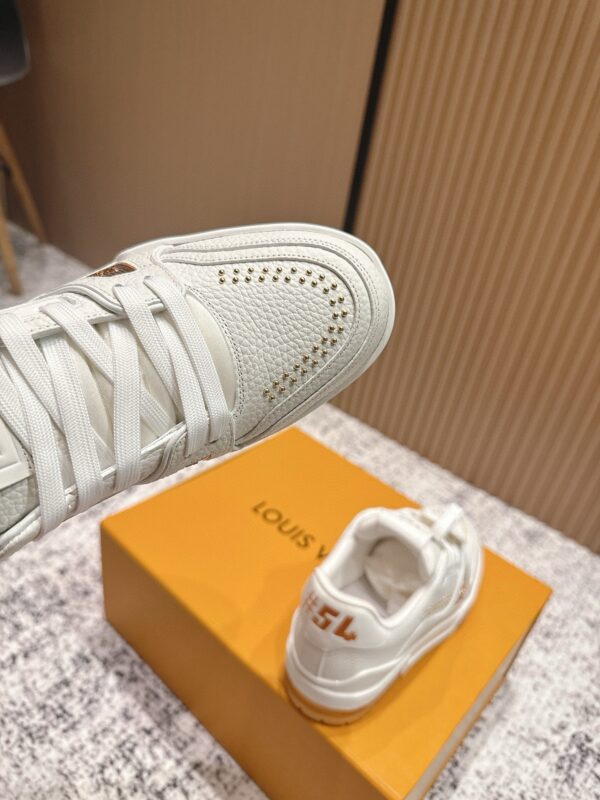 sy_no_55F79A97957691A36C1D4C5F770A2C19_6 Louis Vuitton LV Trainer White Grained Leather Stud Sneakers