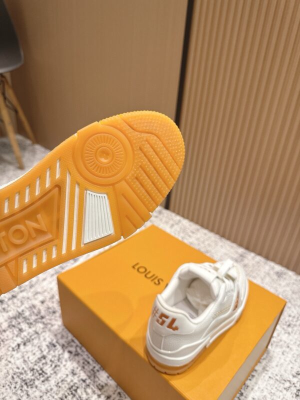 sy_no_55F79A97957691A36C1D4C5F770A2C19_7 Louis Vuitton LV Trainer White Grained Leather Stud Sneakers