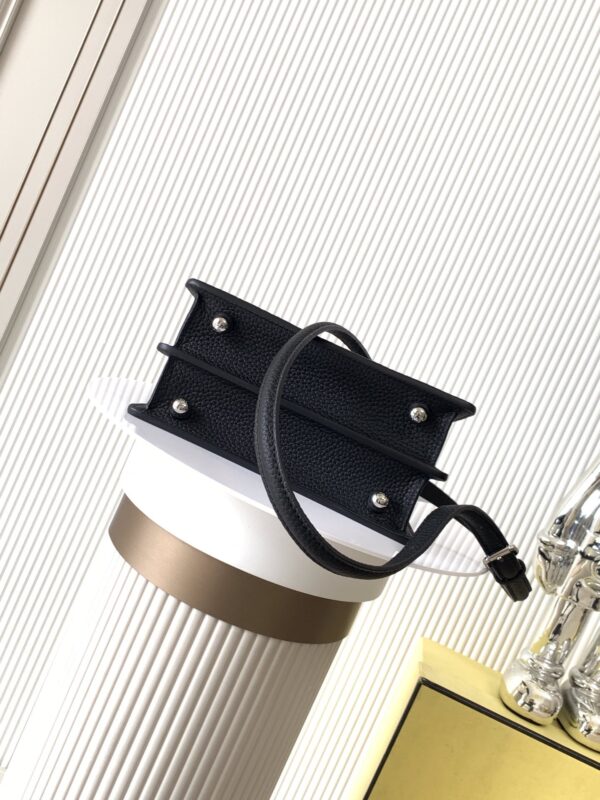 sy_no_56AB56529D40C396BFA7CEC502942E6C_3 Fendi Peekaboo ISeeU Petite Handbag – Calfskin