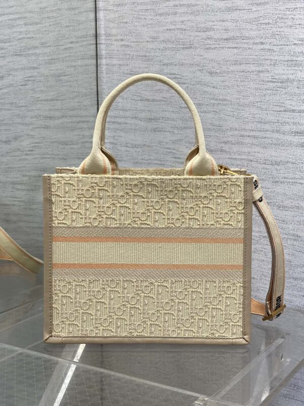 sy_no_5824F544212BF6759F6A92BE7C4E1687_3 Dior Women's Handbag: Vintage-Style Embroidered, Stylish, and Versatile Shoulder Bag