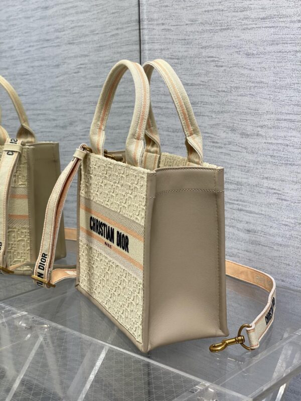 sy_no_5824F544212BF6759F6A92BE7C4E1687_5 Dior Women's Handbag: Vintage-Style Embroidered, Stylish, and Versatile Shoulder Bag
