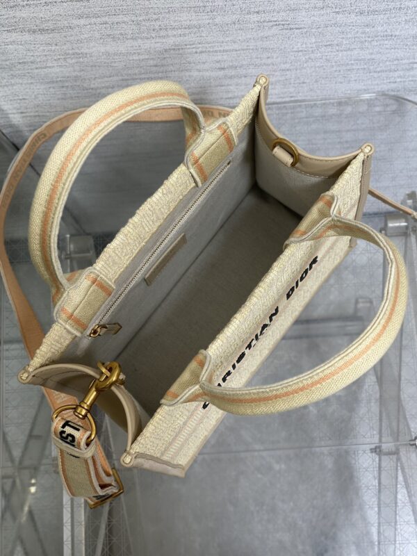 sy_no_5824F544212BF6759F6A92BE7C4E1687_7 Dior Women's Handbag: Vintage-Style Embroidered, Stylish, and Versatile Shoulder Bag