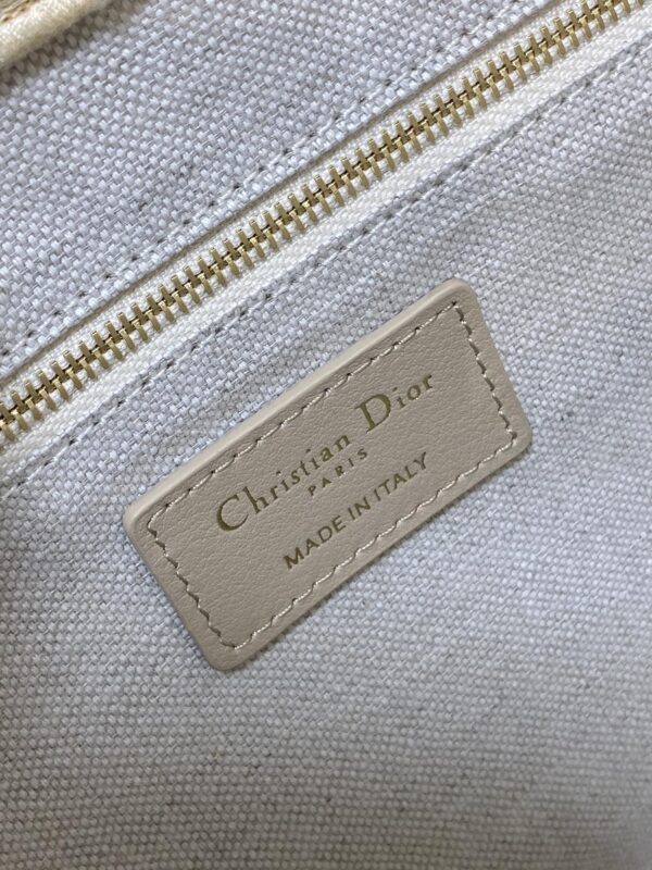 sy_no_5824F544212BF6759F6A92BE7C4E1687_8 Dior Women's Handbag: Vintage-Style Embroidered, Stylish, and Versatile Shoulder Bag