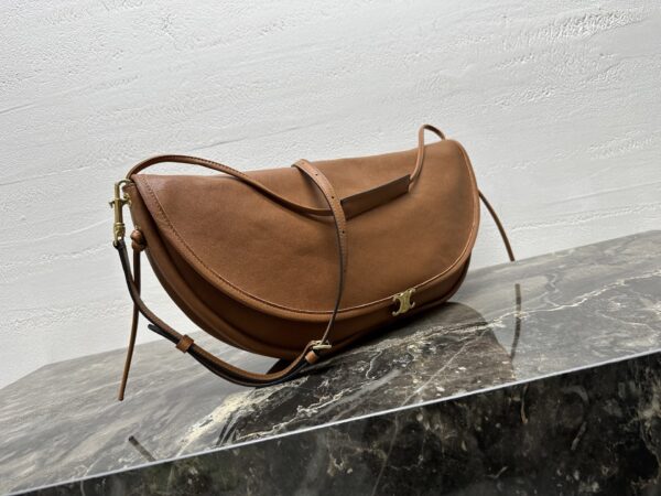 sy_no_58A59E057D5B7B5A6FDC965D612BE0E6_1 Celine Soft Triomphe Halfmoon Bag