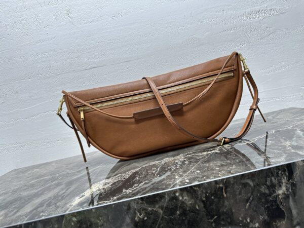 sy_no_58A59E057D5B7B5A6FDC965D612BE0E6_2 Celine Soft Triomphe Halfmoon Bag