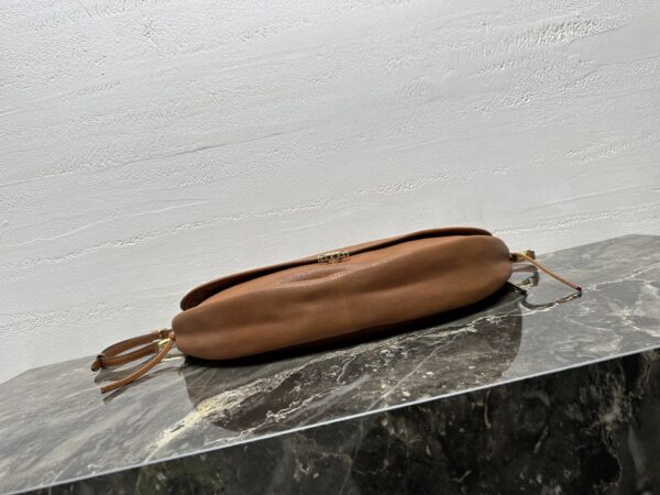 sy_no_58A59E057D5B7B5A6FDC965D612BE0E6_4 Celine Soft Triomphe Halfmoon Bag