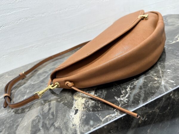 sy_no_58A59E057D5B7B5A6FDC965D612BE0E6_5 Celine Soft Triomphe Halfmoon Bag