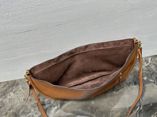 sy_no_58A59E057D5B7B5A6FDC965D612BE0E6_6 Celine Soft Triomphe Halfmoon Bag