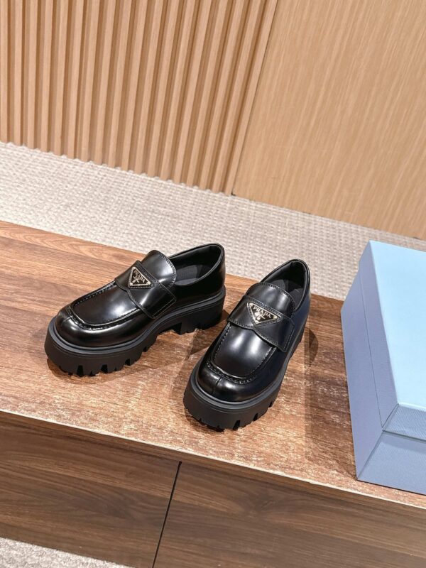 sy_no_593D70F1753CCB0A840EBDA5DEEF9699_2 Black Glossy Leather Lug-Sole Loafers