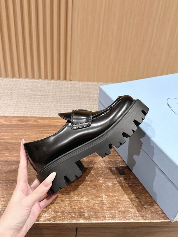 sy_no_593D70F1753CCB0A840EBDA5DEEF9699_4 Black Glossy Leather Lug-Sole Loafers