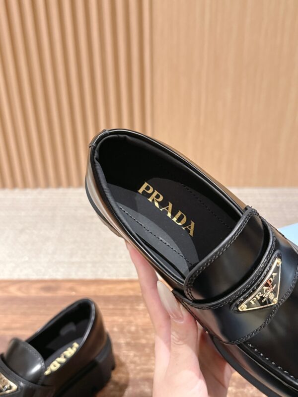 sy_no_593D70F1753CCB0A840EBDA5DEEF9699_7 Black Glossy Leather Lug-Sole Loafers