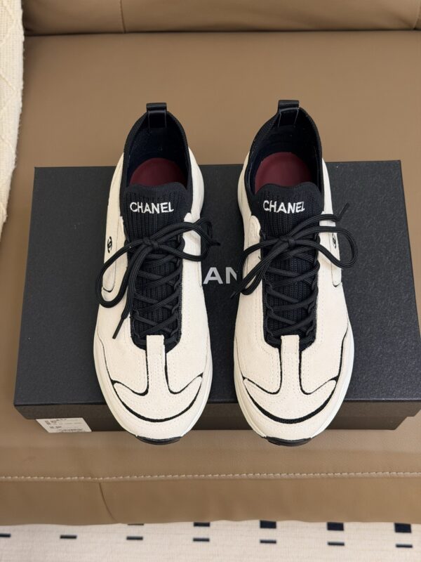 sy_no_597A5D0BCBB9614C83081E779361C931_0 Chanel Vintage Sneakers in Beige & Black Suede