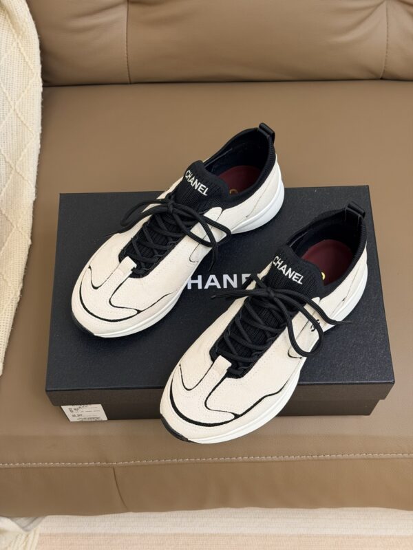 sy_no_597A5D0BCBB9614C83081E779361C931_1 Chanel Vintage Sneakers in Beige & Black Suede