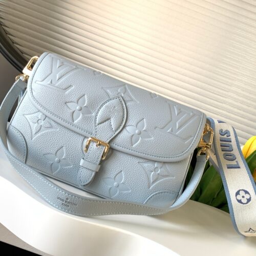 sy_no_598B413FDC685D5A4F49770F8C393489_0 Louis Vuitton Signature Monogram Empreinte Embossed Leather