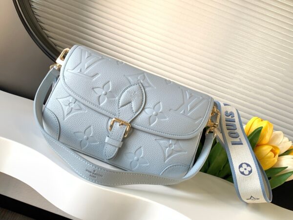 sy_no_598B413FDC685D5A4F49770F8C393489_0 Louis Vuitton Signature Monogram Empreinte Embossed Leather