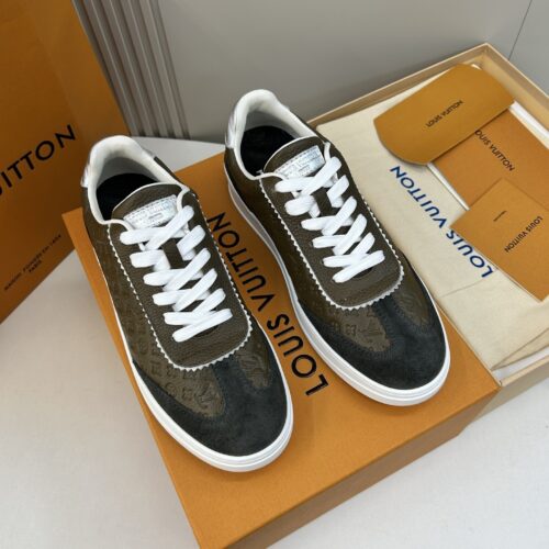 sy_no_5B53D22B8E49C4F658056C957EC97118_0 Olive Green Embossed Suede Derby Sneakers