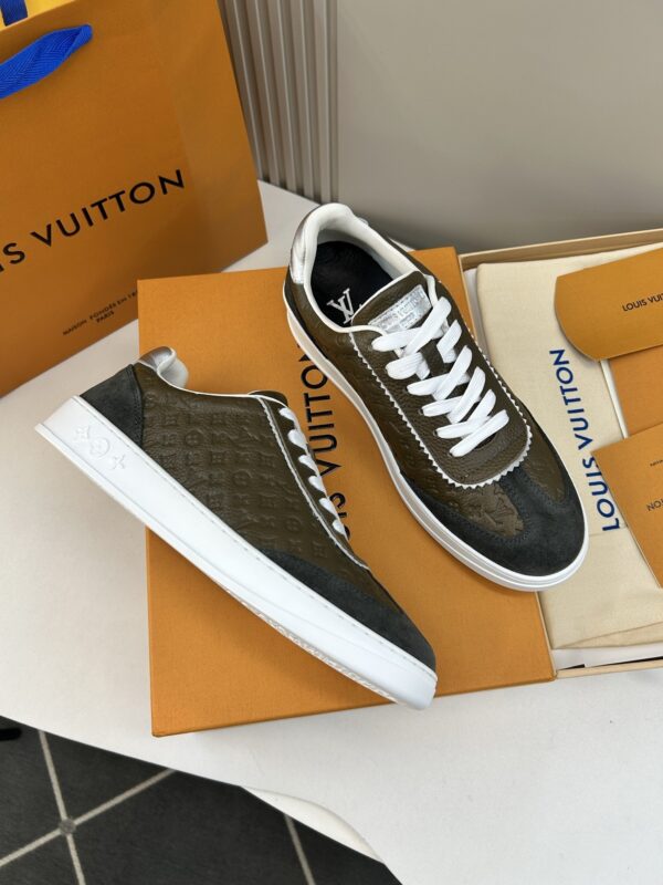 sy_no_5B53D22B8E49C4F658056C957EC97118_2 Olive Green Embossed Suede Derby Sneakers