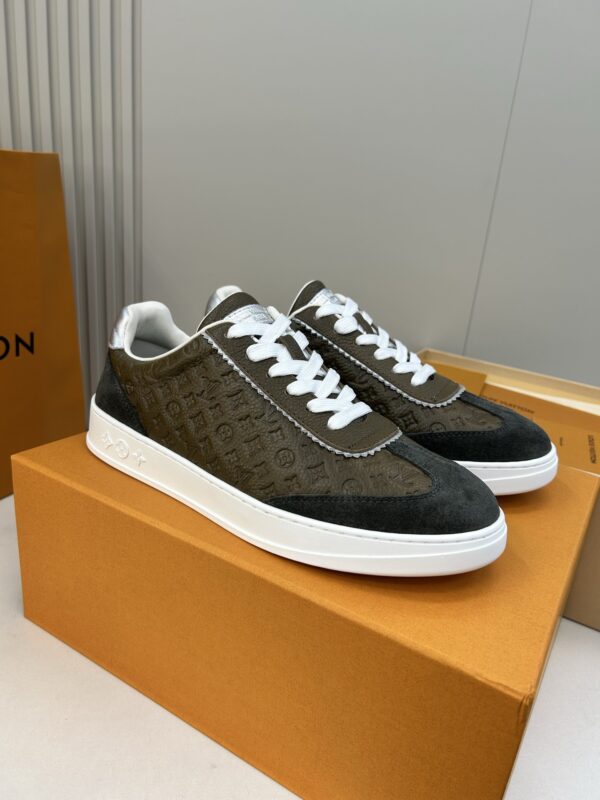 sy_no_5B53D22B8E49C4F658056C957EC97118_3 Olive Green Embossed Suede Derby Sneakers