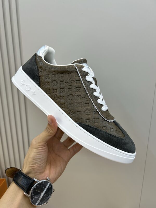 sy_no_5B53D22B8E49C4F658056C957EC97118_4 Olive Green Embossed Suede Derby Sneakers