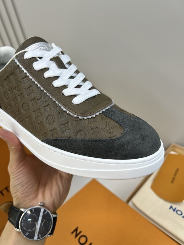 sy_no_5B53D22B8E49C4F658056C957EC97118_6 Olive Green Embossed Suede Derby Sneakers