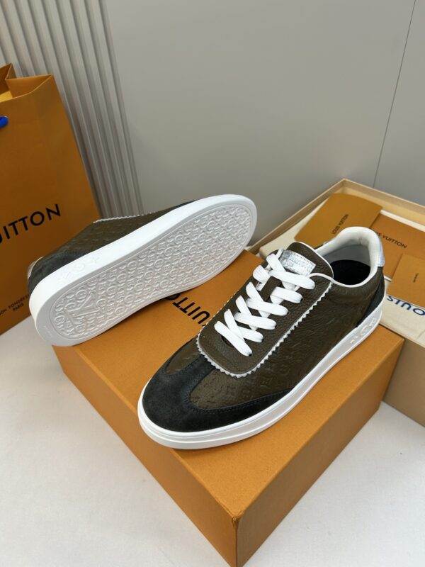 sy_no_5B53D22B8E49C4F658056C957EC97118_9 Olive Green Embossed Suede Derby Sneakers