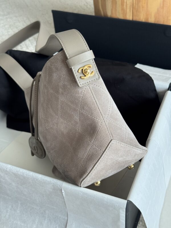 sy_no_5C6935761BE8999913784C4475DFF86B_4 Taupe Suede Quilted Drawstring Bucket Bag