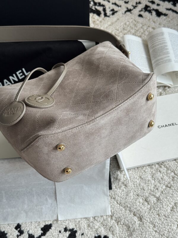 sy_no_5C6935761BE8999913784C4475DFF86B_5 Taupe Suede Quilted Drawstring Bucket Bag